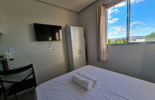 Kitnet303 centro, c linda vista janela, tv smart - Foto 2