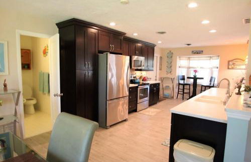 Tropical Beach House- 100 Steps to the Gulf! - Foto 12