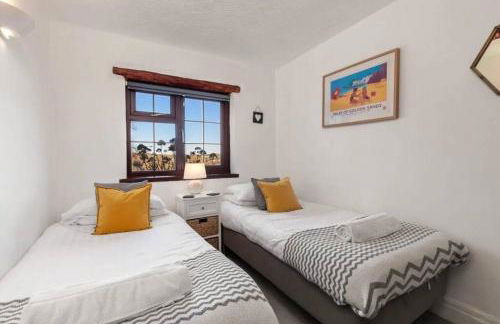 Cowslip Cottage Serenity with Jacuzzi - Photo 12