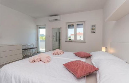 4 Bedroom Cozy Home In Donja Jagodnja - Foto 34