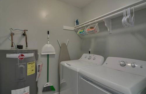 5min drive to AN Golf Club l Pet-Friendly l Big Backyard, BBQ & Fun Activities - Foto 24