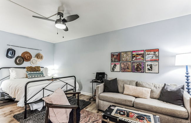 Trendy Studio for 4 w/ Community Pool! - Photo 11