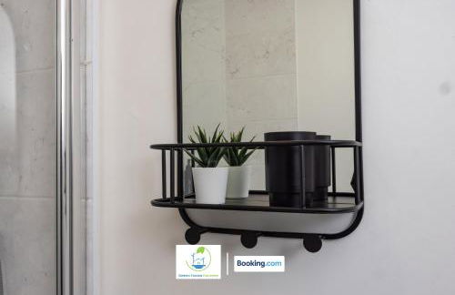 Cosy Retreat By Green Haven Escapes Short Lets & Serviced Accommodation Seacroft With Free Off-Street Parking & Pet-Friendly - Photo 18