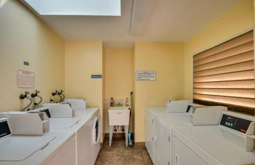 Daytona Beach Shores Condo Rental Walk to Beach! - Photo 23