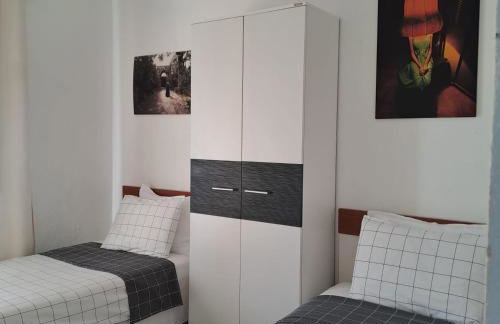 Apartments-Estate under the Paintbrush - Photo 11