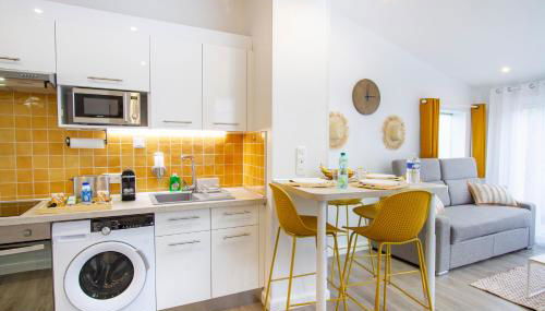 Soleil d'Été - Netflix & Wifi - Balcon - Climatisation - Parking Gratuit - check-in 24H24 - Emplacement Vélos - GoodMarning - Foto 5, stove, pet friendly, toaster, minibar