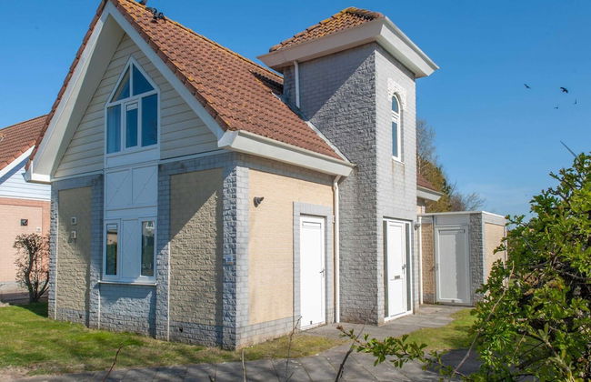 Restyled Villa With Dishwasher, Near the Beach - Photo 1