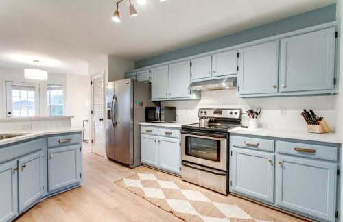 Stylish New 3BR 2.5BA Fire Pit Fence yard - Foto 14