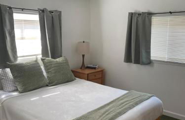 Sister Lakes Lakeside House - Sleeps 16 - Foto 30