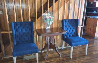 Charming Country Cabin- Cozy, Scenic View, HOT TUB, near CMAC - Foto 7