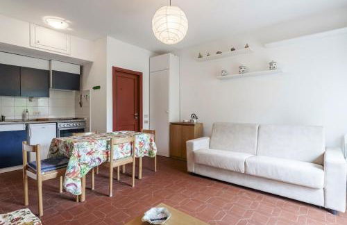 HOST4U - Loft del GARDA Residence with Pool, Front Lake Building - Foto 19