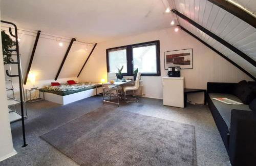 Modern eingerichtetes Zimmer - Foto 1