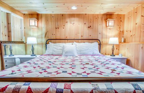 Charming Tamworth Cabin with Grill and Fireplace - Foto 19