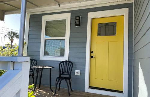 Updated,spacious, maritime 3BR downtown cottage - Photo 1