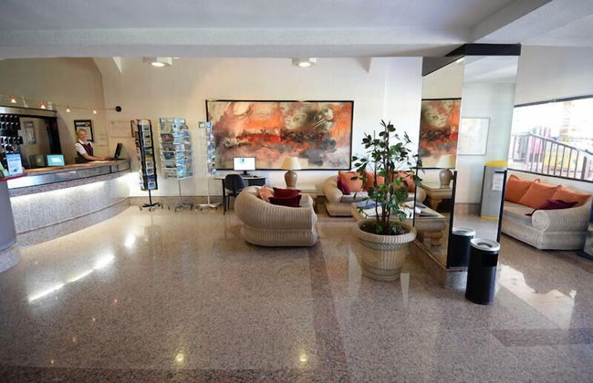 Palm Garden Apartments - Photo 2