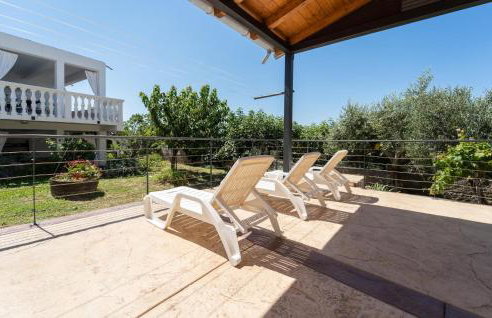 2 Bedroom Lovely Apartment In Rtina - Photo 2