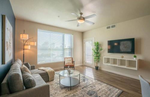 Posh 2BD - Gym, Pool, Parking, W-D - Sleeps 8 - Foto 20