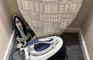 Luxury 2-Bed Apartment,Office with Built-In TV King Bed, Private Entrance and free Parking - Foto 65