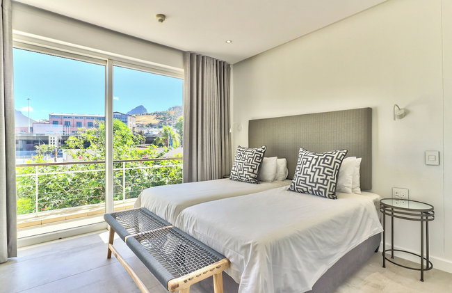 Luxury Three Bedroom Apartment - Fully Furnished and Equipped - Photo 5