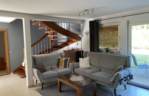 4 Bedroom family house with access to a hot tub - Photo 2