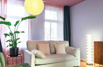 Zentrumsnahe 2-Zimmer Wohnung mit privatem Parkplatz und Balkon - Foto 1