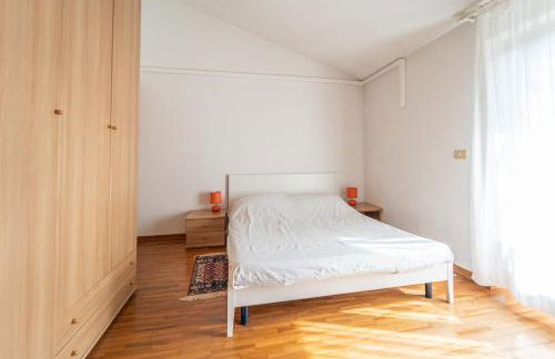 GuestHost - Visogliano Roomy Apt w Terrace near the Station - Foto 5