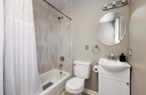 Historic CozySuites 4BR 2BA with a modern touch - Foto 29