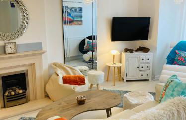 Stunning Seafront House with garden and private parking - Foto 79