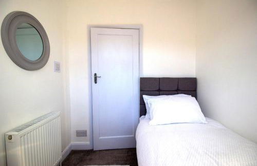 3BR Grantham Retreat, Perfect for Work Stays & Parking - Foto 15