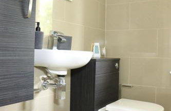 Heathrow Modern House with Parking & Fast WiFi - Foto 13