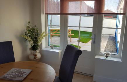 Olavat Cottage detached property with parking - Photo 10