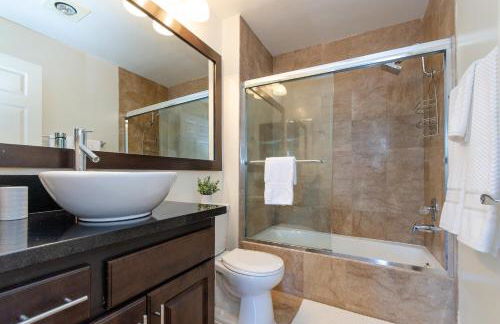 Designer Penthouse 2 Bedroom with Balcony Beverly Hills Adjacent - Foto 23