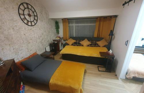 Luxury Smart 1-Bedroom Residence, Windsor,Slough, Sleeps 4, Garden, Parking - Foto 6