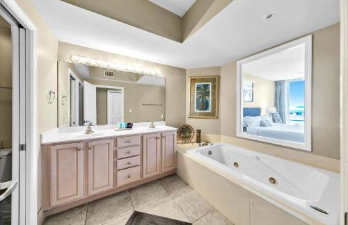 Beautiful Spacious Penthouse 2 Story Beach Front Condo Sleeps 12! - Foto 39