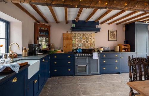 16th Century House, Castle Views, Mountain Views, Hot Tub, Firepit, Stunning Interiors - Foto 9