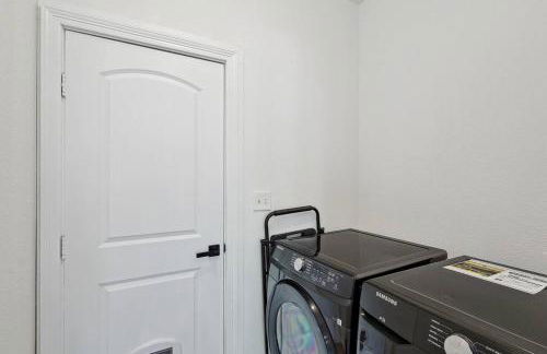 Wellness Oasis 5BR W Pool + Huge Yard + Fire Pit - Foto 11