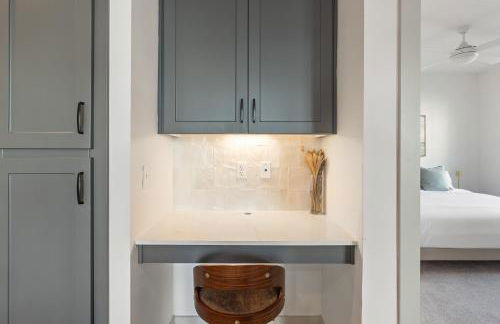 Stylish Ground Floor 2BR 2BA with Private Patio - Foto 36