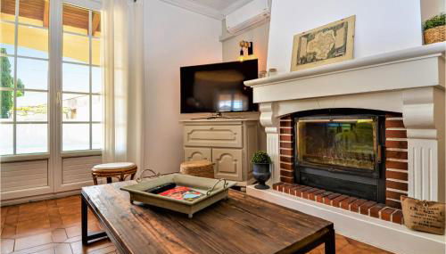 4 Bedroom Lovely Home In Bellegarde - Foto 3