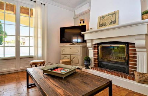 4 Bedroom Lovely Home In Bellegarde - Foto 3