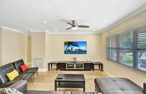 Deluxe Home Heated Pool & Jetted Tub near Beach - Foto 7