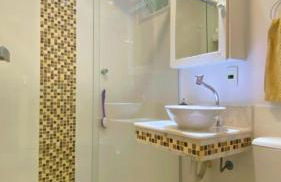 Refúgio Familiar na Enseada Guarujá Condominio Vinä Del Mar AC e Wifi - Foto 16