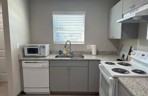 Brand New! Charming and Cozy Too - Foto 24