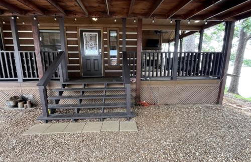 Peaceful Lakefront Tiny Cabin Nestled in the Sabine National Forest for a Romantic Escape in Hemphill, Texas - Foto 19