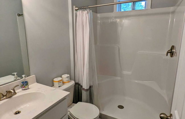 Woodland Chalet by Avantstay Deck + Lake Access - Foto 8