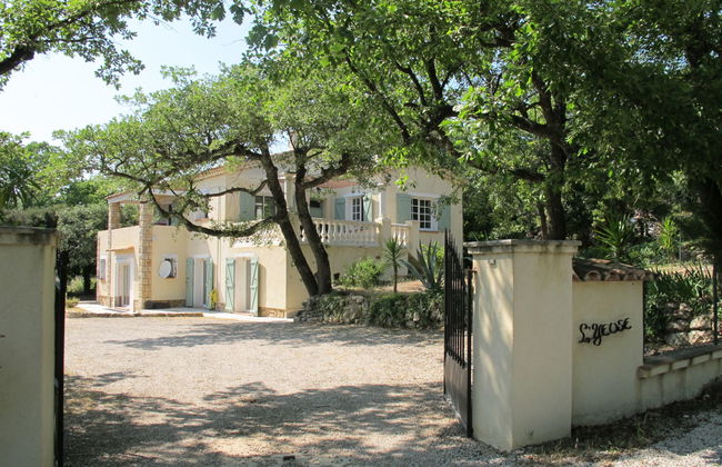 3 bedroom House in Bagnols-en-Forêt with private pool and garden - Photo 20