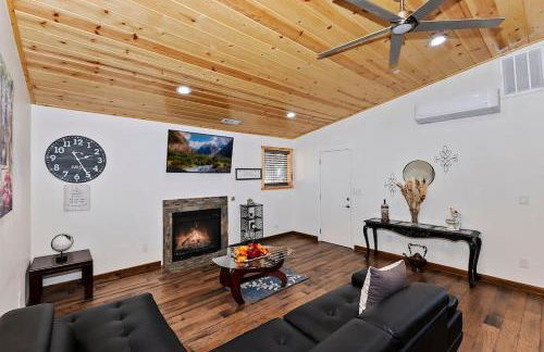 Stylish Elysian Big Bear Cabin w Enclosed backyard - Foto 6