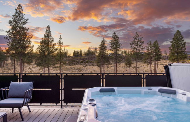 Sleeps 40! 8 Modern Units/20 Bdrs w/ Deck+hot Tub, 10mins to Downtown & Old Bend - Photo 25