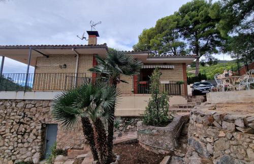 casa y piscina en un parque natural - Photo 39