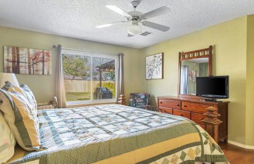 Cozy 3BR Retreat with Outdoor Dining & BBQ Grill - Foto 19