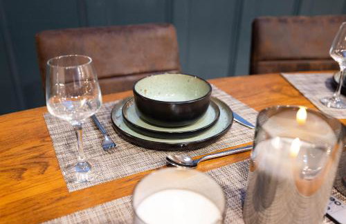 The Secret Garden, Donaghadee - The Hideaway - Stylish 5-Beds, and Lavish 3-Bedrooms - Guests 7 - Super Fast Speed Wi-FI - Foto 66